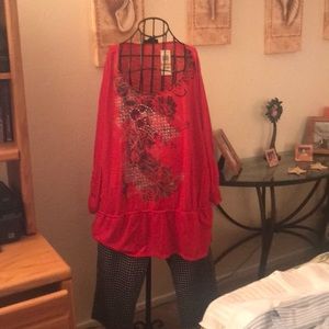 😍3/25 NWT Plus size red tunic